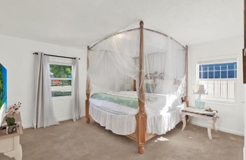 St. Petersburg Villa | The Perfumers House Hot Tub Near St Pete Beach