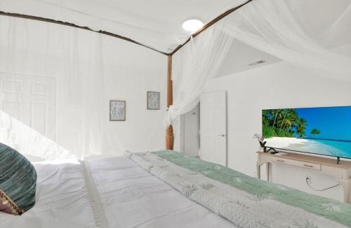 St. Petersburg Villa | The Perfumers House Hot Tub Near St Pete Beach