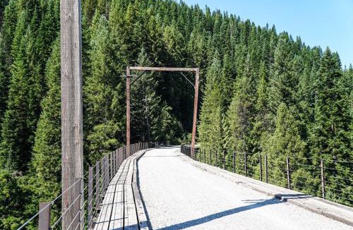 Wallace House | The Pines- Your Luxury Wallace Adventure Base