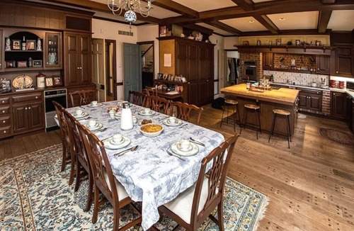 Highspire Bed & Breakfast | The Poe at The Manor on Rosedale Bed & Breakfast