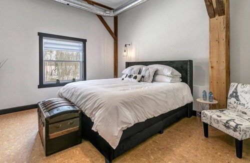 South Bruce House | The Post and Beam Riverside Retreat, 10 Bedrooms, Sleeps 20