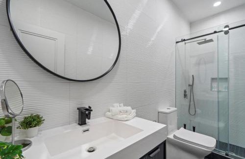 West Bay Shore Villa | The President Mansion Luxurious 7BR Family Retreat