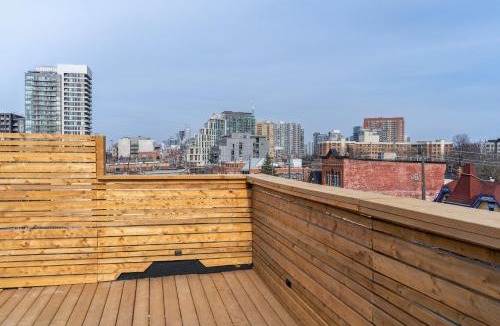 Parkdale Hotel | The Queen's Griffen