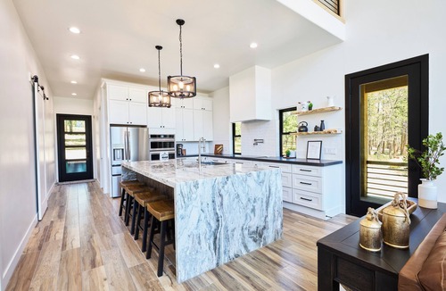 Alpine Cabin | The Raven House, new luxe cabin with beautiful mountain views, Sleeps 10!