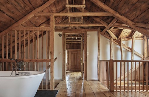 Bongard Villa | The Reach Guesthouse in Prince Edward County STA Licence #ST-2019-0099