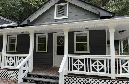 Seneca Rocks House | The Renovated Farmhouse at Seneca Rocks