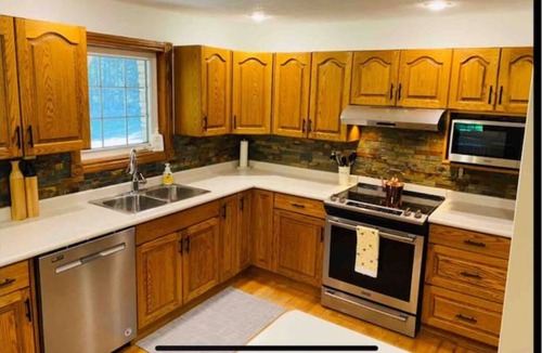 Chatsworth Cottage | The Riverfront Hideaway ★ Hot Tub★ Games Room ★ Arcades ★ Firepit ★ BBQ ★ Hiking