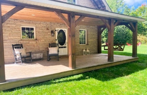 Chatsworth Cottage | The Riverfront Hideaway ★ Hot Tub★ Games Room ★ Arcades ★ Firepit ★ BBQ ★ Hiking