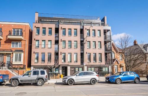 Downtown Toronto Hotel | The Roland Chic 2BR Basement Suite 2BR Toronto Getaway near Downtown