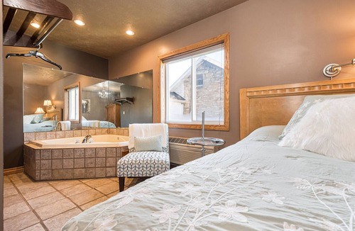 Chalk Hill Hotel | The Sara Cochran | Jacuzzi Tub Historic Inn Room