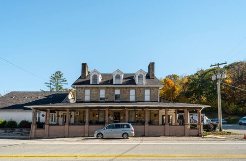 Chalk Hill Hotel | The Sara Cochran | Jacuzzi Tub Historic Inn Room