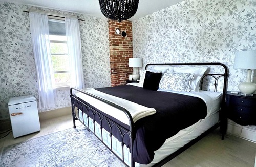 Coboconk Hotel | The Saucy Willow Inn and Cottages