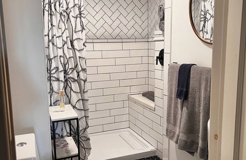Coboconk Hotel | The Saucy Willow Inn and Cottages