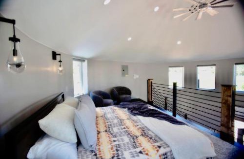 Glendale House | The Silo Loft at Goose Lake Lane