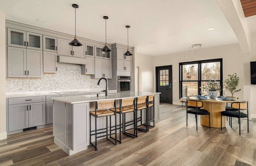 Lansing House | The Silversands Lakehouse | Hot Tub Sauna Game Room