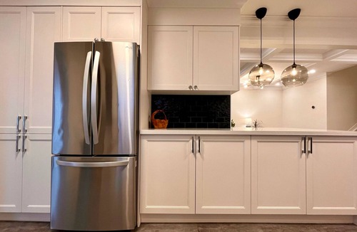 Brampton House | The Split - A Chic and Comfortable Pad to Work or Play - Family and Pet Friendly