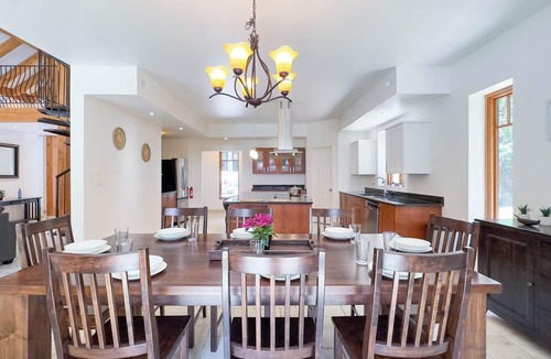 Bayfield Cottage | the Stonewood, New Hot Tub! King Bed!
