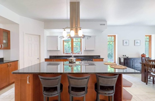 Bayfield Cottage | the Stonewood, New Hot Tub! King Bed!