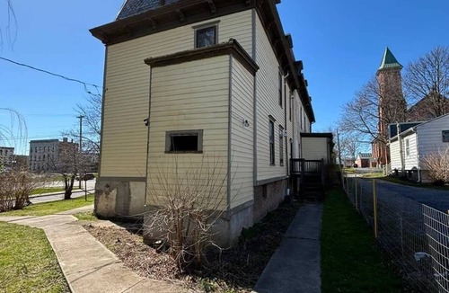 Seneca Falls Apartment | The Swaby Sanctuary