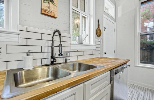 Harrisburg House | The Swallow House - 3BR, HOT TUB, Midtown HBG