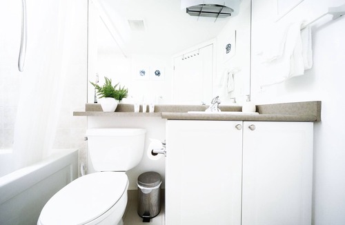 Church and Wellesley Apartment | The Teahouse Suite