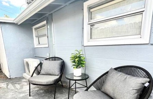 West Palm Beach Apartment | The Ultimate Getaway Bungalow in West Palm Beach