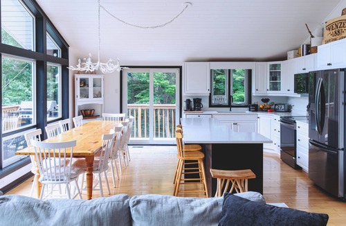 Armour Cottage | The ultimate lake front with beach, family fun getaway with endless activities!