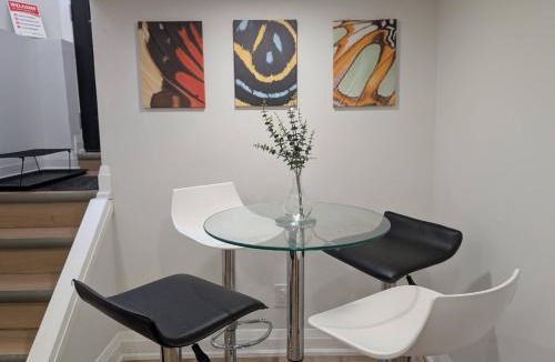 Hamilton Apartment | The Urban Hideaway - Stylish Stay - Prime Spot