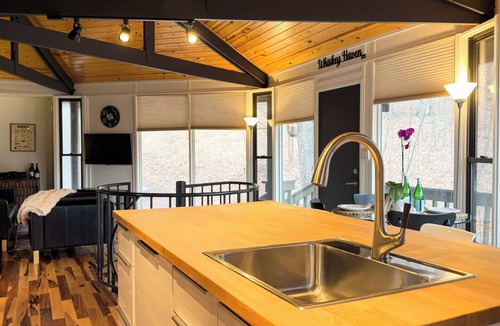 Bedford House | The Whiskey Haven Round House 3Bed/3 Bath