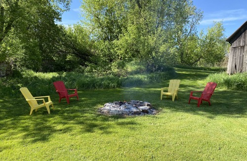 New Tecumseth Cottage | THE WHITE HOUSE ON THE HILL - Beautiful Country Home