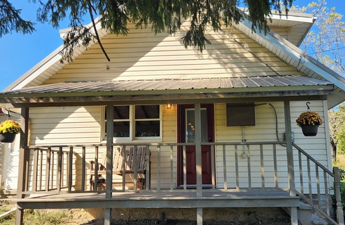 Tyrone House | The Yellow House at Maple Kroft Farm, Altoona- State College, Tyrone