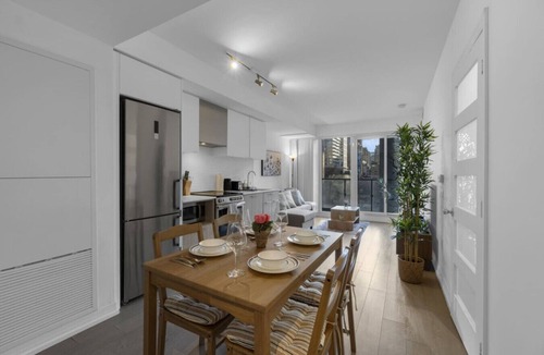Cabbagetown South Hotel | The York - Walking distance to City Centre