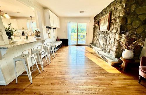 Gardiner House | The Yuzu stunning mountain retreat with hot tub