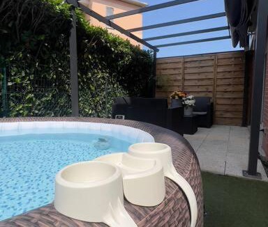 La Source House | The56 - Private Garden Jacuzzi and Private Parking