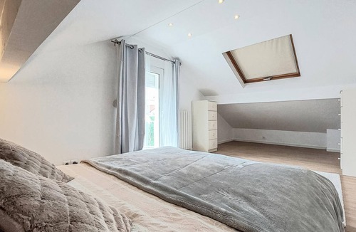 Les Pavillons-sous-Bois House | This modern and beautiful house welcomes you in a quiet area of Les-Pavillons-Sous-Bois.