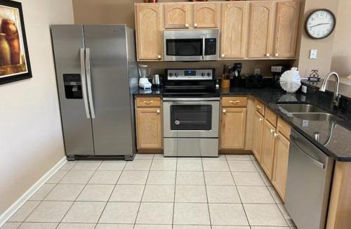 Windsor Hills Apartment | Three BR * 2 Miles to Disney, pool, free WiFi