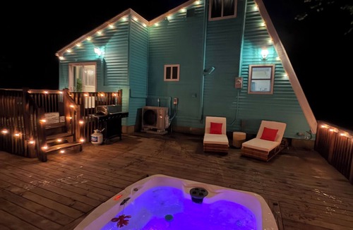 Pocono Summit Ski Chalet | Tiffany Dreams Luxury Spa Retreat in the Poconos w/Sauna, hot tub