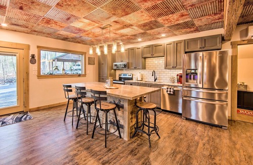 Reedsville House | 'Timberland Estates' Cabin: Close to Trails!