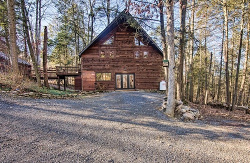 Reedsville House | 'Timberland Estates' Cabin: Close to Trails!