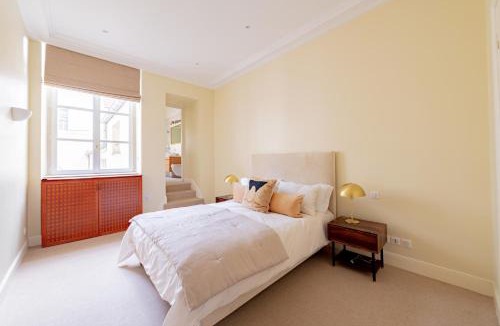 Quartier de la Monnaie Apartment | Timeless Elegance in Paris