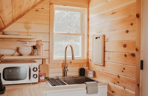 Hector Apartment | Tiny Cabin Stay in the Finger Lakes! (Science)