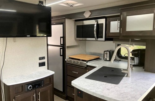 St. Maries House | Tiny Caravan Great for Couples with Landscape Views in Idaho