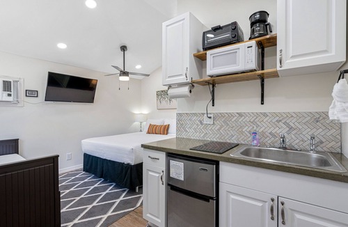 Northeast Tampa House | Tiny Home Near USF and Downtown—Patio, Fast Wi-fi