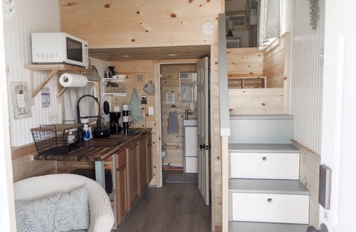 Farmington House | Tiny House - Vista Retreat