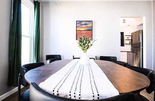 Westside House | Tipp Hill Home, near local eateries and pubs, walkable, near SU and Hospitals