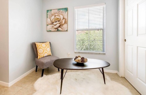 Crestwynd Bay House | Tito's Beachy Townhouse, 1.5 miles from Disney
