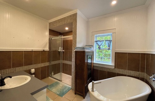 Tobermory Cottage | Tobermory Bruce Peninsula Beautiful Cottage