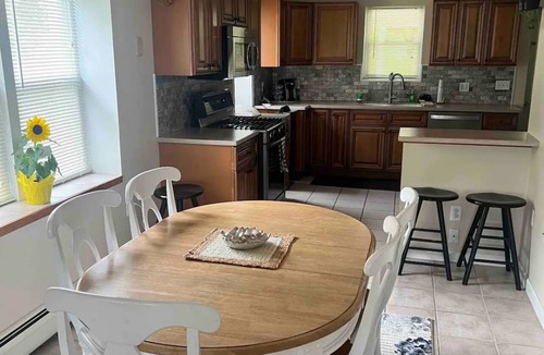 Cayuga Apartment | Tom’s Lake Views- Charming 2bedroom Apt nestled in the heart of the Finger lakes