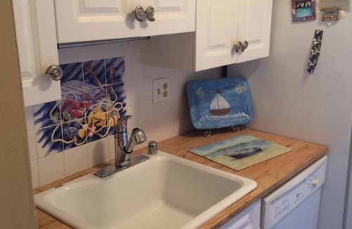Caine Woods Condo | Top Floor Bayside Family Sized Unit Overlooking Pool