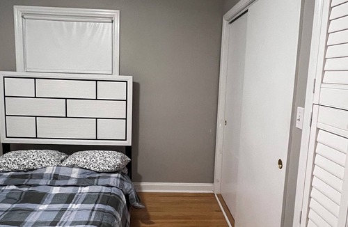 Belleville House | Top Floor Bungalow Close to Downtown
